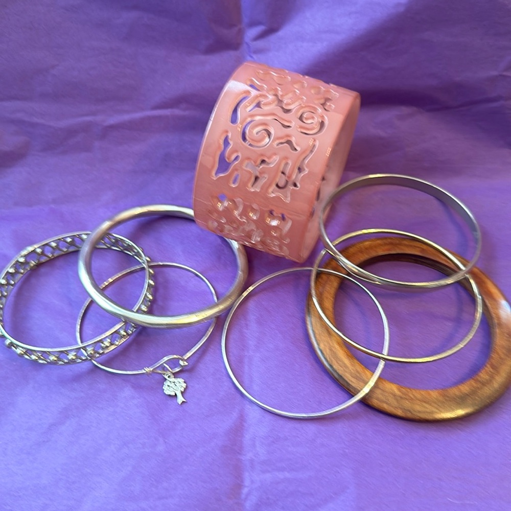 Bracelets Bundle! 8 total!!